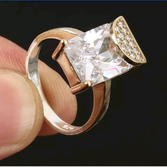 9k white sapphire emerald cut ring sz8.5 - Picture 3 of 4